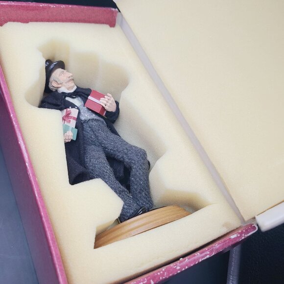 Hallmark Ebenezer Scrooge Limited Edition Figurine By Donna Lee In Original Box - Picture 9 of 13
